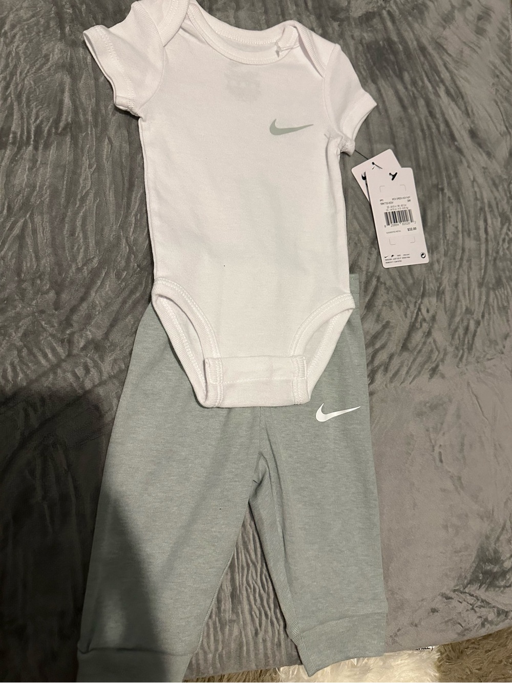 5/$25 Nike set